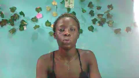Snapshot of honey_bug2 chatting on October 16, 9:10 am Queen online show from October 16, 9:10 am