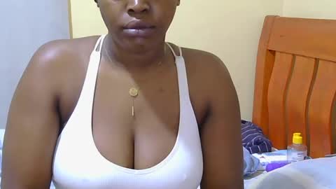 Snapshot of honey_caddy chatting on June 18, 5:19 am honey_caddy online show from June 18, 5:19 am