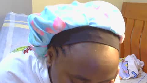 Snapshot of honey_caddy chatting on June 24, 5:06 am honey_caddy online show from June 24, 5:06 am