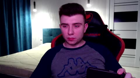 Snapshot of honey_furry chatting on December 16, 10:45 pm Wolfy online show from December 16, 10:45 pm