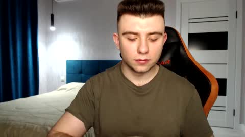 Snapshot of honey_furry chatting on December 30, 12:22 am Wolfy online show from December 30, 12:22 am