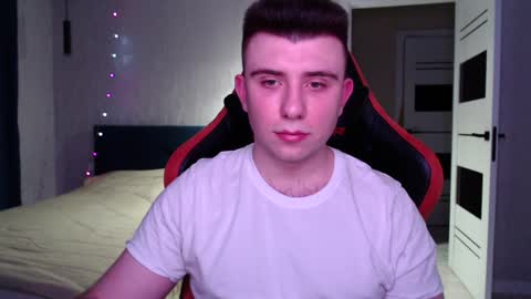 Snapshot of honey_furry chatting on January 6, 3:20 am Wolfy online show from January 6, 3:20 am