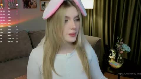 Lina online show from April 4, 5:21 pm