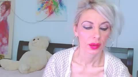honey_lara online show from January 11, 12:15 am