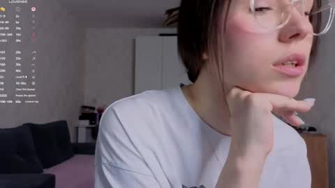 honey_peachy online show from May 11, 2:45 pm