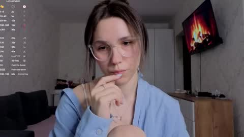 honey_peachy online show from May 12, 1:30 pm