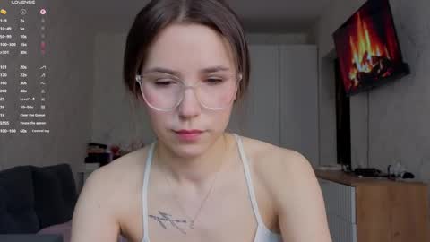 honey_peachy online show from May 13, 9:39 am