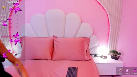 Snapshot of honey_sofii_ chatting on February 24, 3:33 am honey_sofii_ online show from February 24, 3:33 am