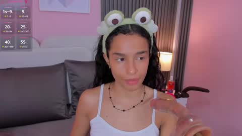 Snapshot of honey_sofii_ chatting on October 5, 10:35 am honey_sofii_ online show from October 5, 10:35 am