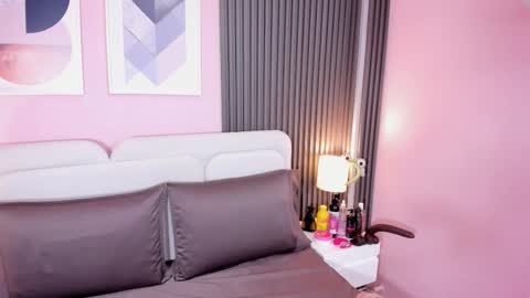 Snapshot of honey_sofii_ chatting on October 17, 11:24 am honey_sofii_ online show from October 17, 11:24 am