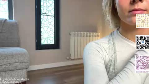 Snapshot of honey_sunshine chatting on July 18, 10:19 am Jenyanew vid how I squirt in forest in bio online show from July 18, 10:19 am