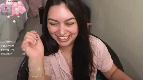 Snapshot of honey_tia chatting on May 15, 11:23 pm Tia online show from May 15, 11:23 pm