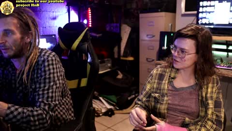 Snapshot of honeyand_thebear chatting on December 7, 5:48 am Honey and Bear online show from December 7, 5:48 am