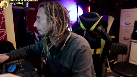 Snapshot of honeyand_thebear chatting on December 8, 4:25 am Honey and Bear online show from December 8, 4:25 am