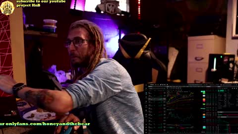 Snapshot of honeyand_thebear chatting on December 18, 5:00 pm Honey and Bear online show from December 18, 5:00 pm