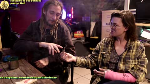 Snapshot of honeyand_thebear chatting on December 23, 4:22 am Honey and Bear online show from December 23, 4:22 am