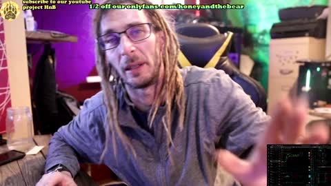 Snapshot of honeyand_thebear chatting on February 3, 3:59 pm Honey and Bear online show from February 3, 3:59 pm