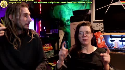 Snapshot of honeyand_thebear chatting on February 13, 3:39 am Honey and Bear online show from February 13, 3:39 am