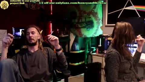 Snapshot of honeyand_thebear chatting on March 5, 2:25 am Honey and Bear online show from March 5, 2:25 am