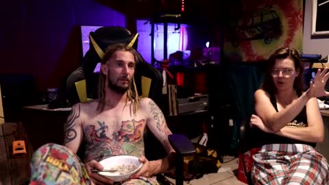 Snapshot of honeyand_thebear chatting on September 10, 2:22 am Honey and Bear online show from September 10, 2:22 am