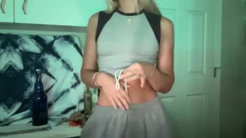 Snapshot of honeybun_z chatting on September 17, 9:16 pm honeybun_z online show from September 17, 9:16 pm