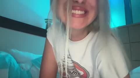 honeybun_z online show from December 14, 1:44 am