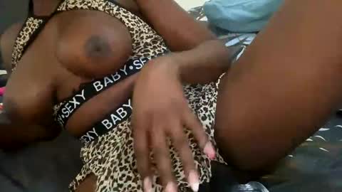 Snapshot of honeybunn22 chatting on December 7, 4:36 pm honeybunn22 online show from December 7, 4:36 pm