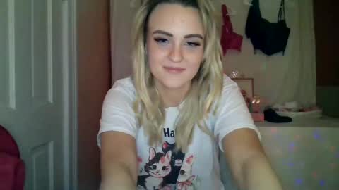 HoneyDrippinBunny online show from February 19, 5:16 am