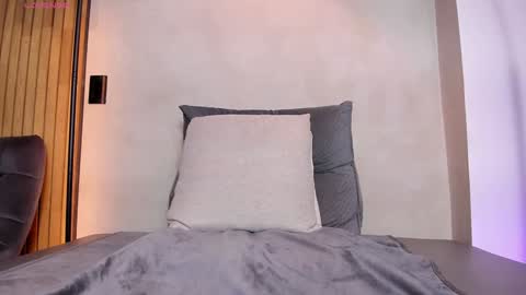 Sofia independent model online show from January 9, 11:14 am