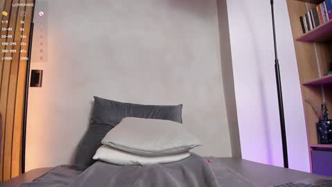 Sofia independent model online show from February 6, 2:26 pm