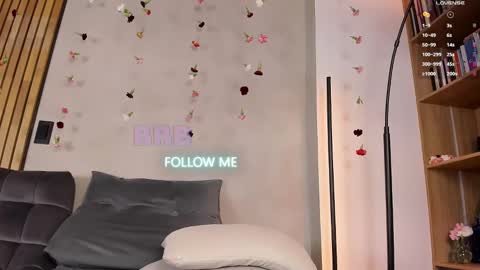 Sofia independent model online show from February 15, 11:28 am