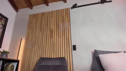 Sofia independent model online show from February 25, 2:22 pm