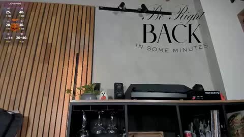 Sofia independent model online show from October 10, 11:20 am