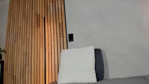 Sofia independent model online show from January 11, 11:48 am