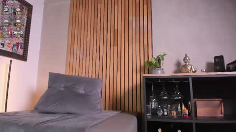 Sofia independent model online show from April 3, 11:52 am