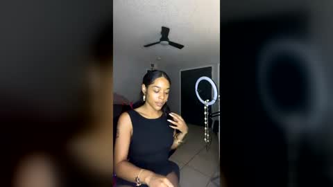 Snapshot of honeyrayxx chatting on July 19, 1:53 am honeyrayxx online show from July 19, 1:53 am