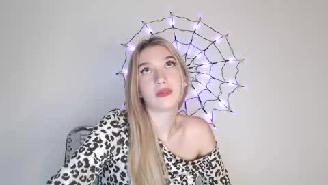 Snapshot of honeyveil chatting on October 22, 1:55 pm honeyveil online show from October 22, 1:55 pm