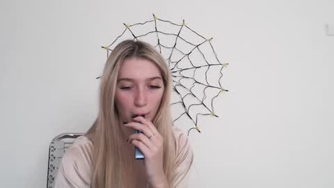 Snapshot of honeyveil chatting on October 23, 12:15 pm honeyveil online show from October 23, 12:15 pm