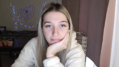 Snapshot of honeyveil chatting on November 27, 12:51 pm honeyveil online show from November 27, 12:51 pm