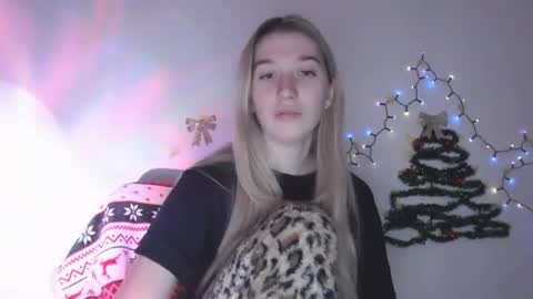 honeyveil online show from January 6, 1:04 pm