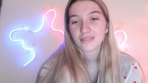 honeyveil online show from April 1, 3:09 pm