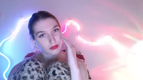 honeyveil online show from April 15, 2:02 pm