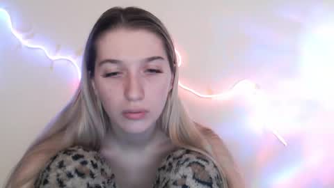 honeyveil online show from April 17, 1:58 pm