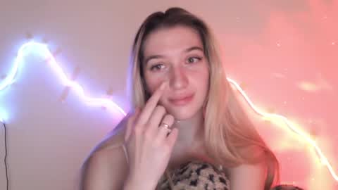 honeyveil online show from April 20, 12:30 pm