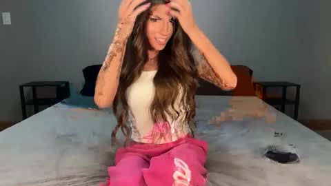 HoneyVelourTS online show from April 10, 10:25 pm