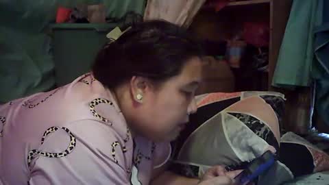 Snapshot of honeyvonz chatting on June 30, 1:28 am Merry online show from June 30, 1:28 am