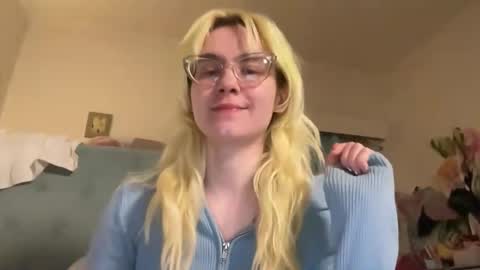 Emi Rose online show from March 4, 6:41 am