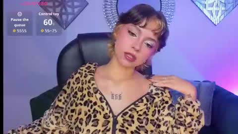 Snapshot of honeyy_taylor chatting on July 14, 2:23 pm honeyy_taylor online show from July 14, 2:23 pm