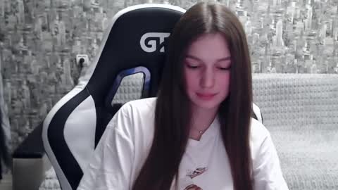 Snapshot of honeyynancyy chatting on December 5, 1:28 pm Nancy online show from December 5, 1:28 pm