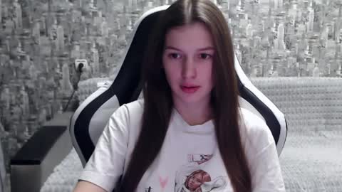 Snapshot of honeyynancyy chatting on December 7, 12:35 pm Nancy online show from December 7, 12:35 pm